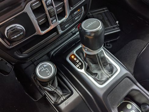 Used 2020 Jeep Gladiator Overland image 21