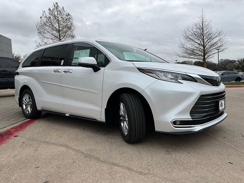 New 2026 Toyota Sienna Limited image 4