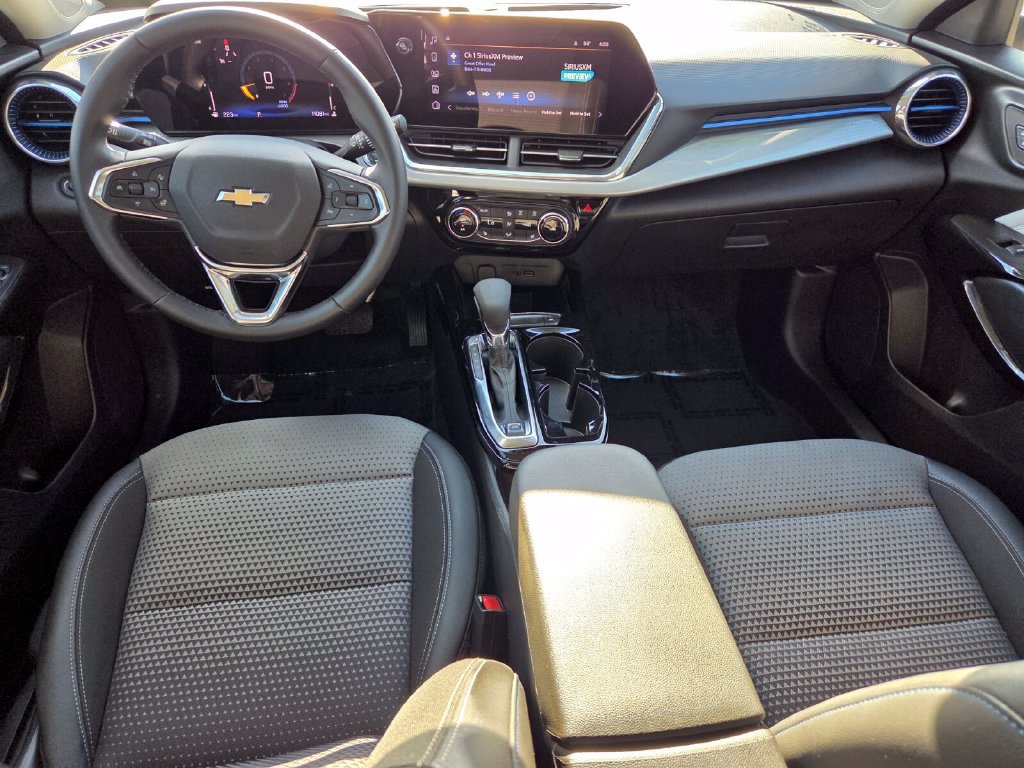 Used 2025 Chevrolet Trax LT w/ Driver Confidence Package FWD image 8