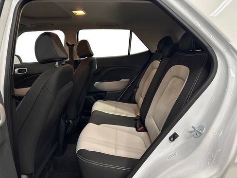 Certified 2025 Hyundai Venue SEL image 10