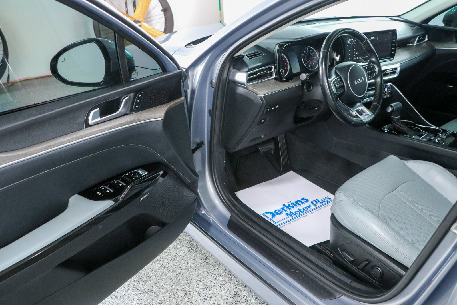 Used 2024 Kia K5 EX w/ EX Premium Package FWD image 3