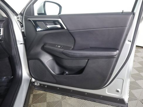 Used 2024 Mitsubishi Outlander SE image 25