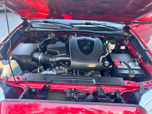 Used 2020 Toyota Tacoma SR5 RWD image 21