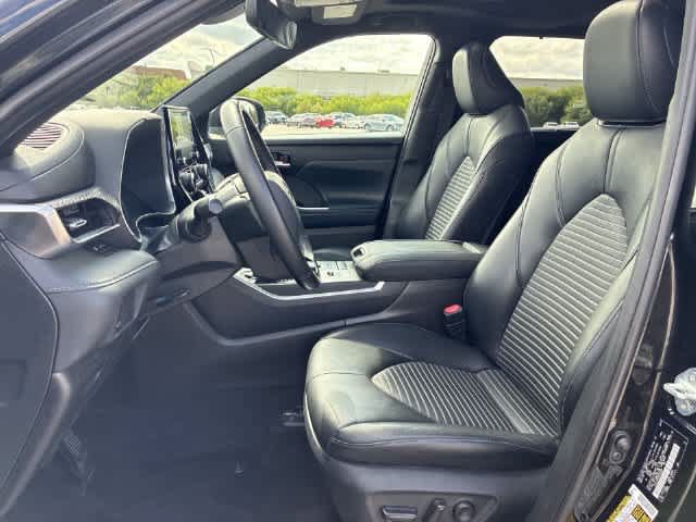 Used 2021 Toyota Highlander XSE FWD image 17