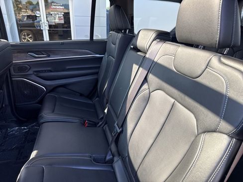 Used 2024 Jeep Grand Cherokee L Limited w/ Luxury Tech Group II image 14