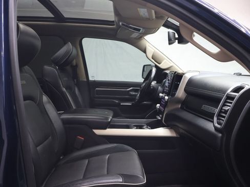 Used 2019 RAM 1500 Laramie AWD/4WD image 9