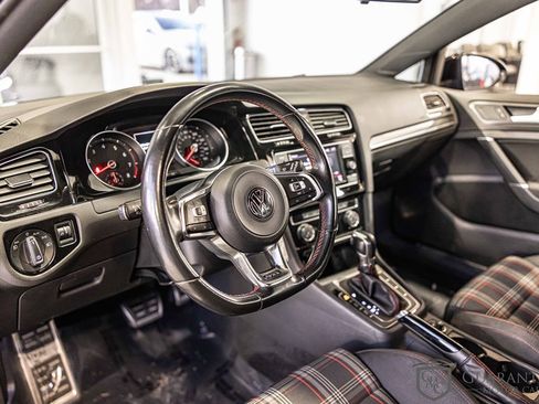 Used 2019 Volkswagen Golf S image 18