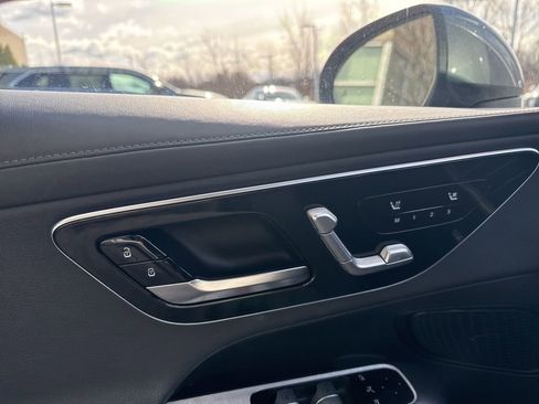 Used 2023 Mercedes-Benz GLC 300 4MATIC image 11