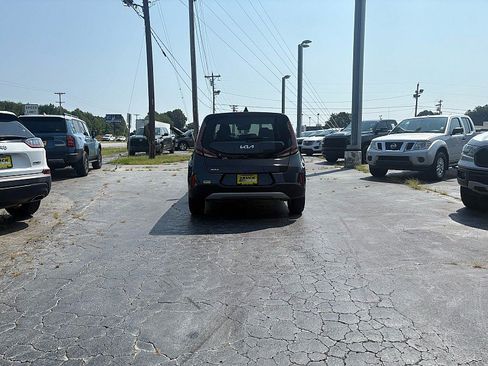Used 2025 Kia Soul LX w/ LX Technology Package FWD image 3