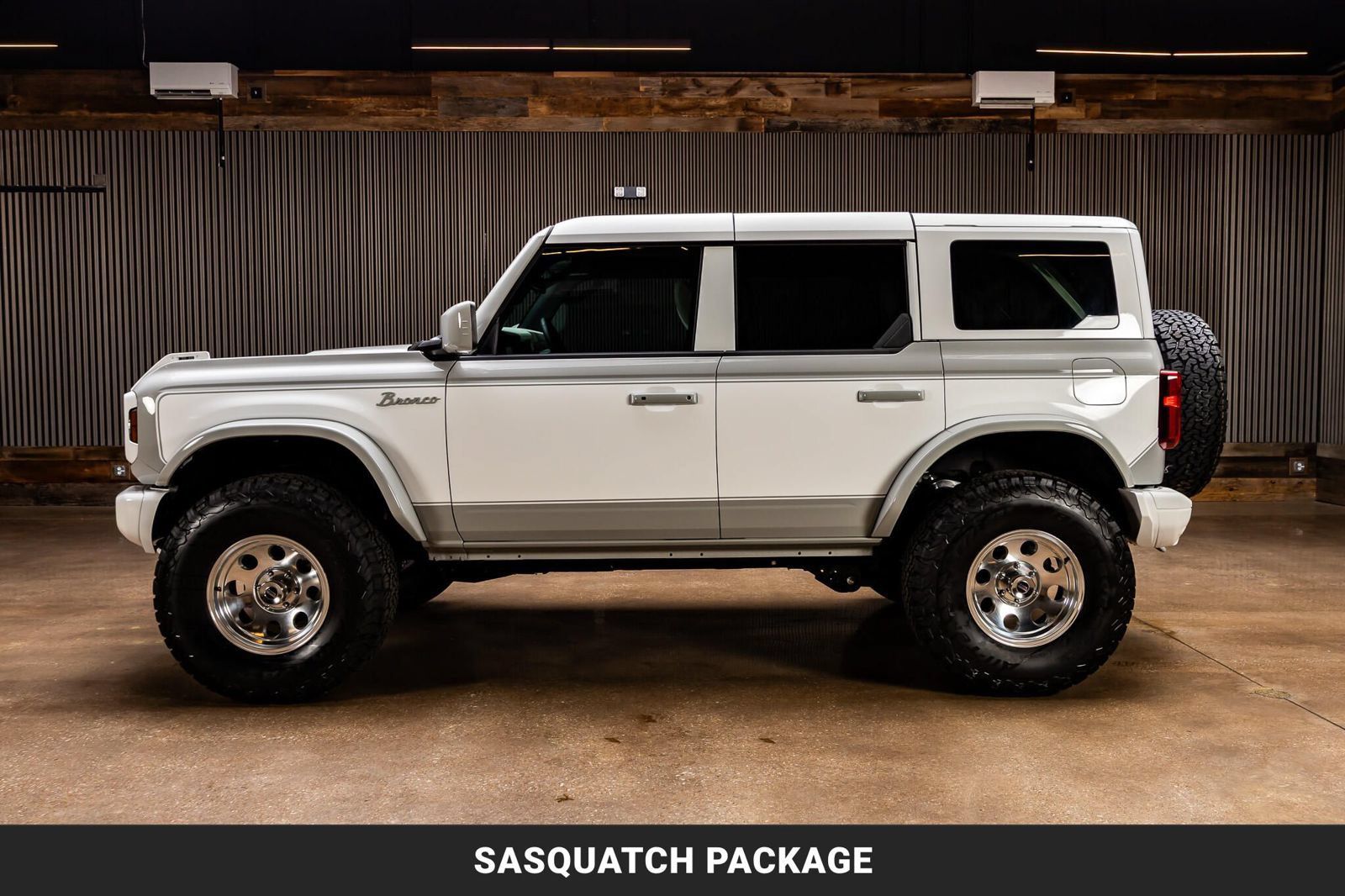 Used 2026 Ford Bronco Heritage Edition AWD/4WD image 6