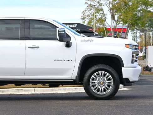 Used 2023 Chevrolet Silverado 2500 High Country w/ Z71 Off-Road Package image 6