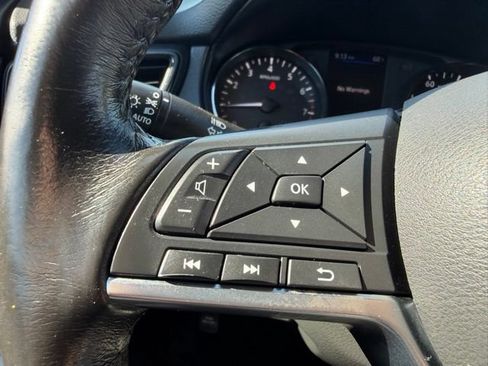 Used 2019 Nissan Rogue SV AWD/4WD image 14