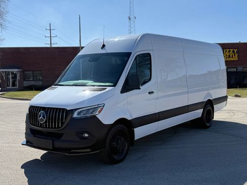Used 2020 Mercedes-Benz Sprinter 3500 w/ Exterior Lighting Package image 3