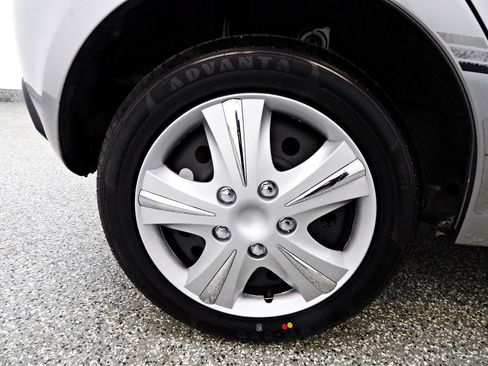 Used 2013 MAZDA MAZDA2 Sport FWD image 19