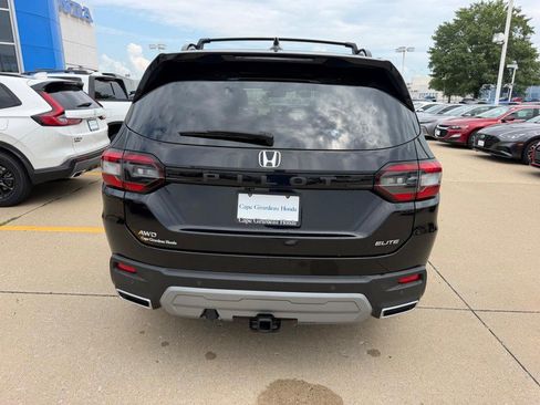 Used 2024 Honda Pilot Elite image 3
