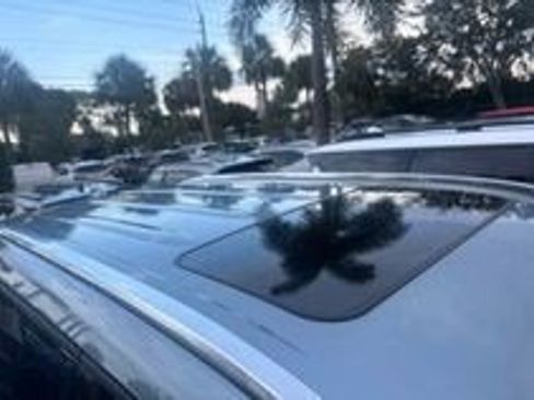 Used 2020 Toyota Highlander XLE FWD image 5