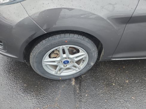 Used 2017 Ford Fiesta SE image 9