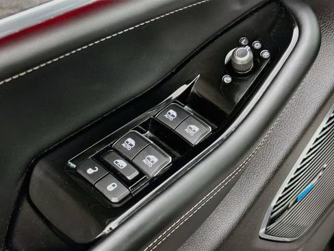 Used 2022 Jeep Grand Cherokee Overland w/ Luxury Tech Group IV AWD/4WD image 18