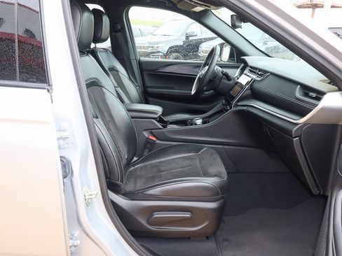 Used 2023 Jeep Grand Cherokee Altitude image 25