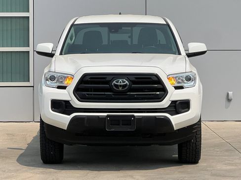 Used 2019 Toyota Tacoma SR w/ SR Convenience Package AWD/4WD image 6