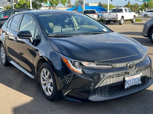 Used 2022 Toyota Corolla LE image 3