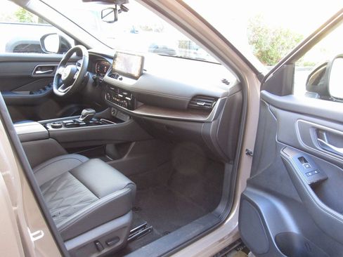 Used 2024 Nissan Rogue Platinum w/ Platinum Premium Package image 17