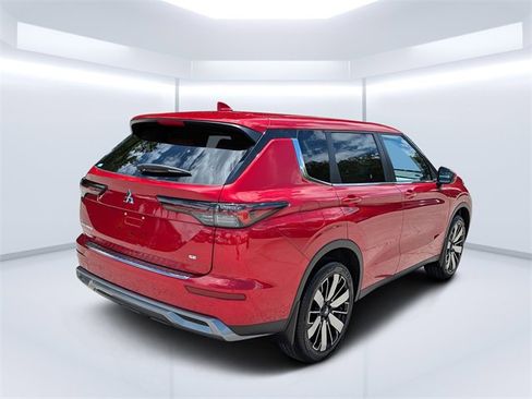 New 2025 Mitsubishi Outlander SE image 3