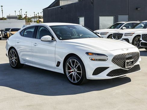 Used 2025 Genesis G70 2.5T image 3