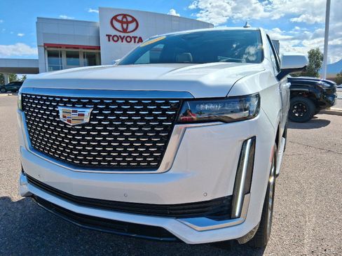 Used 2023 Cadillac Escalade Premium Luxury AWD/4WD image 12