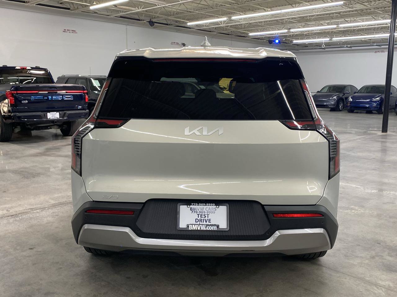Used 2026 Kia EV9 Light RWD image 9