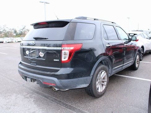 Used 2014 Ford Explorer XLT w/ Equipment Group 202A image 3