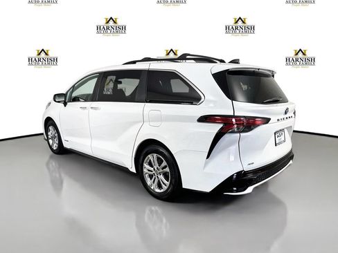 Used 2021 Toyota Sienna XSE w/ XSE Plus Package AWD/4WD image 5