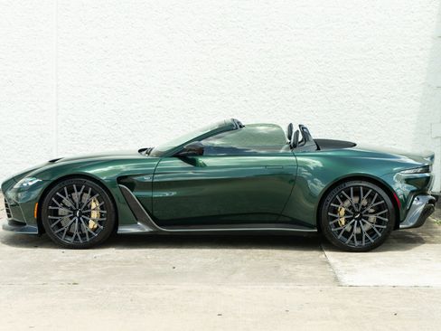 Used 2023 Aston Martin V12 Vantage Roadster RWD image 10