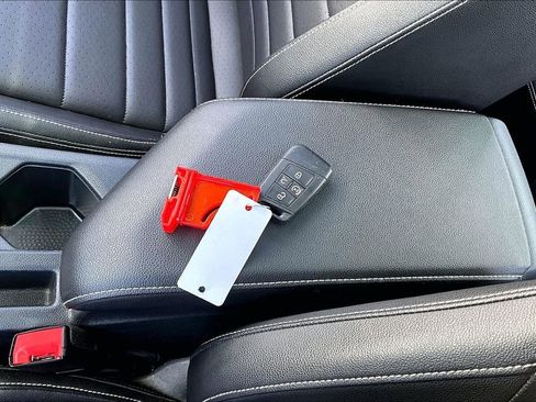 Used 2024 Volkswagen Jetta SE image 33