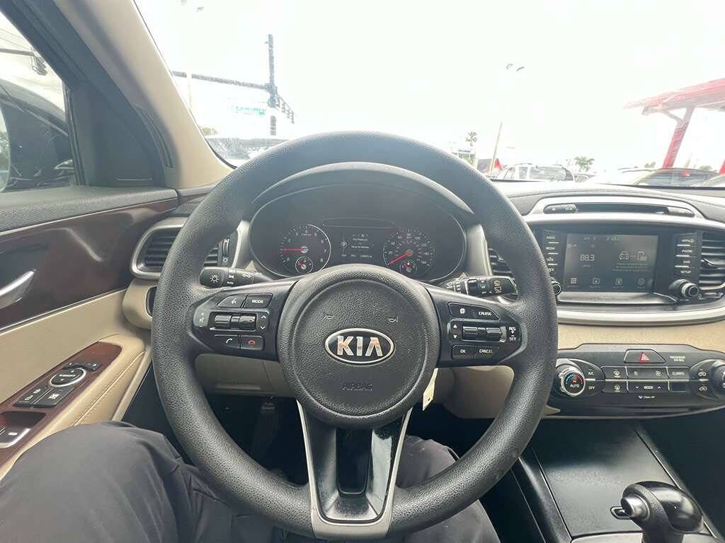 Used 2018 Kia Sorento FWD image 7