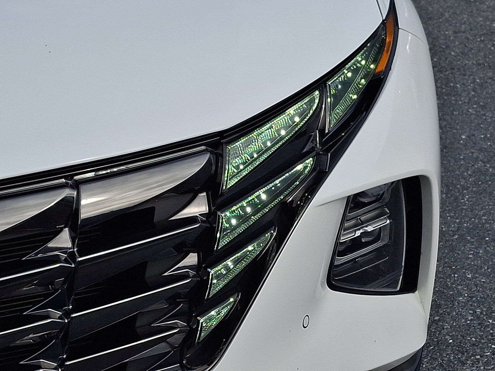 Certified 2023 Hyundai Tucson Limited AWD/4WD image 10
