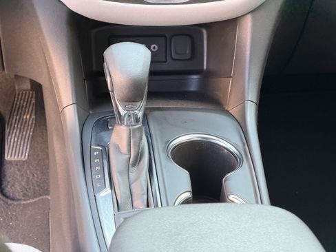 Used 2024 Chevrolet Equinox LS w/ LS Convenience Package AWD/4WD image 19