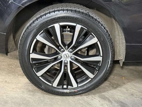 Used 2024 Volvo XC60 B5 Ultimate w/ Protection Package Premier AWD/4WD image 13