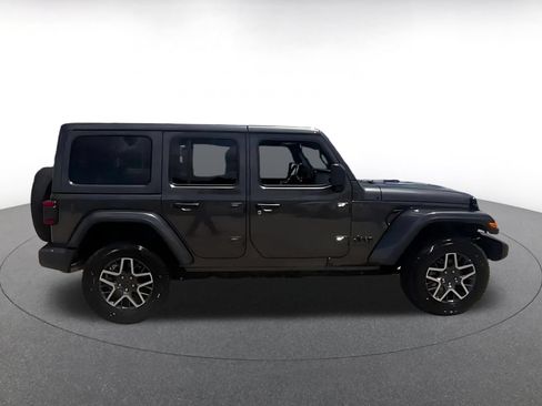 Used 2025 Jeep Wrangler Unlimited Sahara AWD/4WD image 15