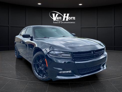 Used 2018 Dodge Charger R/T RWD image 1