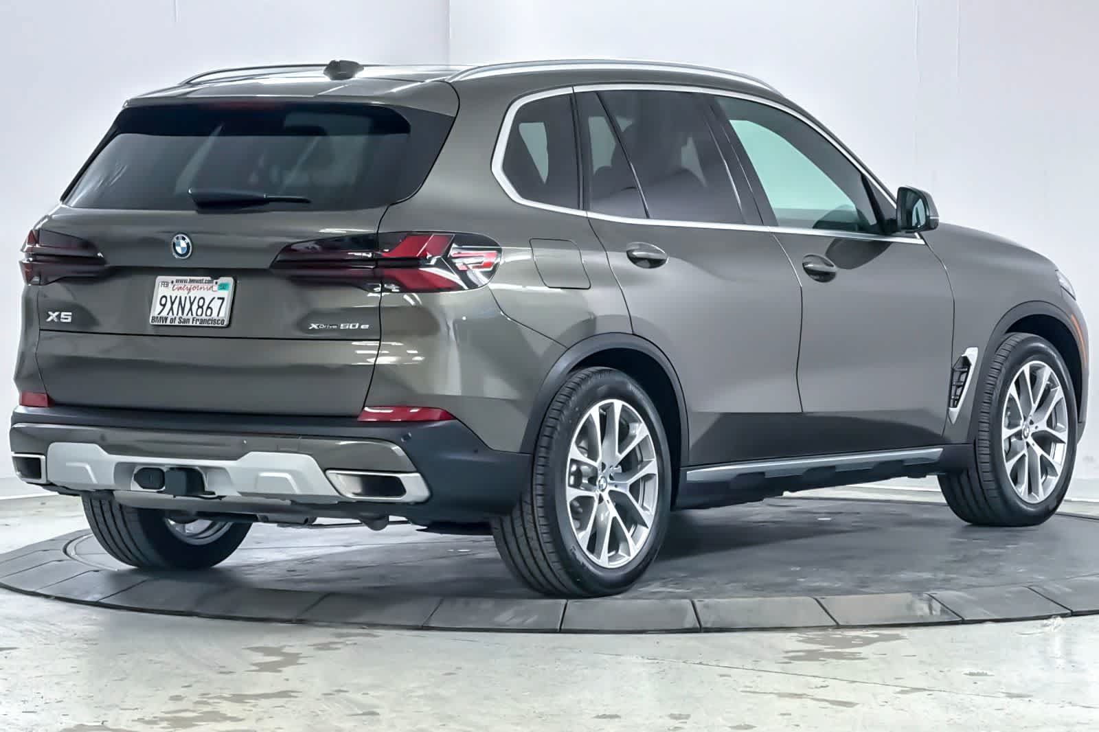 Used 2026 BMW X5 xDrive50e w/ Premium Package AWD/4WD image 2