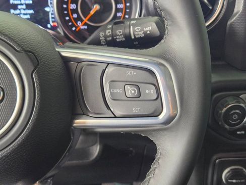 Used 2021 Jeep Wrangler Unlimited Sahara AWD/4WD image 30