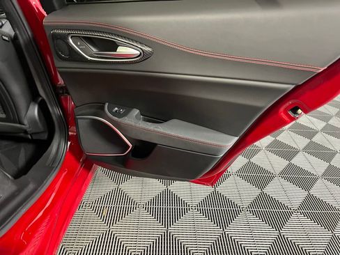 Used 2023 Alfa Romeo Giulia Estrema image 29