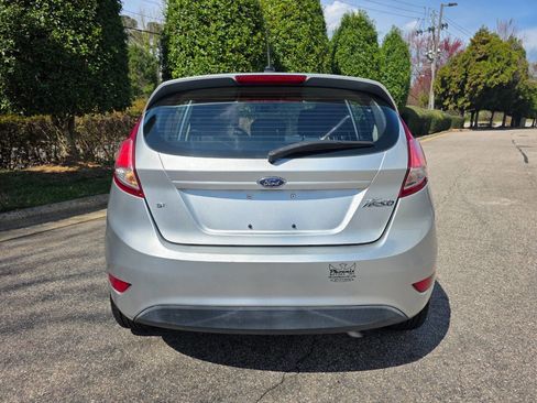 Used 2017 Ford Fiesta SE image 4