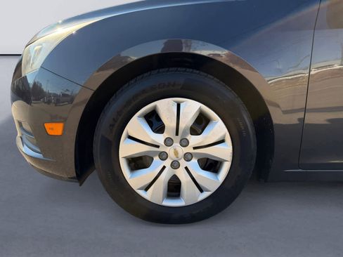 Used 2014 Chevrolet Cruze LS image 9