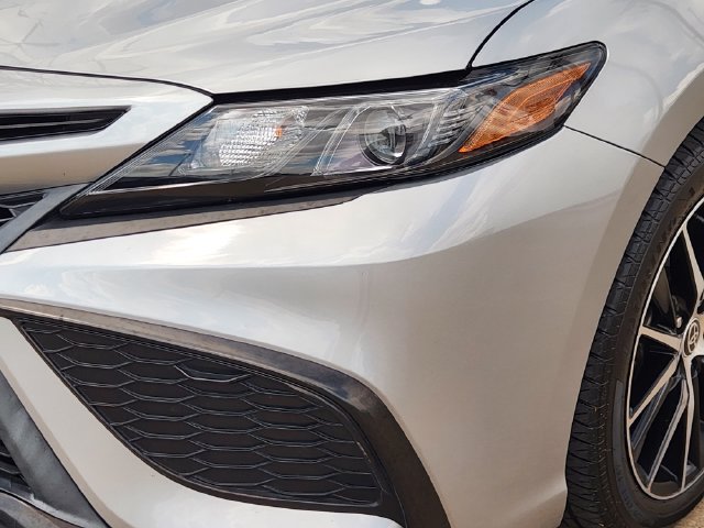 Used 2023 Toyota Camry SE FWD image 6