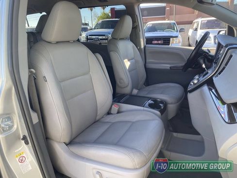 Used 2019 Toyota Sienna XLE FWD image 9