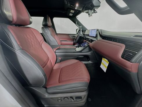 Certified 2026 INFINITI QX80 Autograph w/ Premium Cargo Package image 38