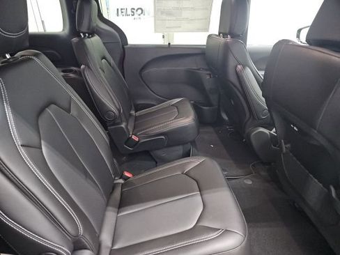 New 2026 Chrysler Pacifica Select w/ S Appearance Package image 15