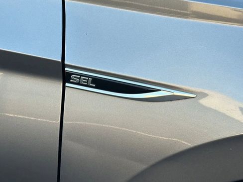 Used 2019 Volkswagen Jetta SEL Premium image 11